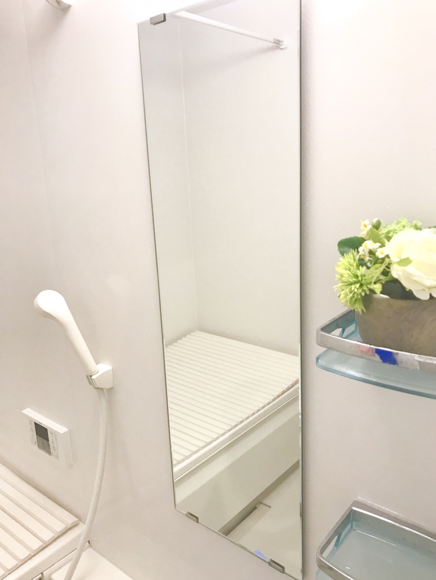 鏡の白い汚れや白い斑点の掃除 洗面台やお風呂の鏡の白い塊を取る方法 お得info